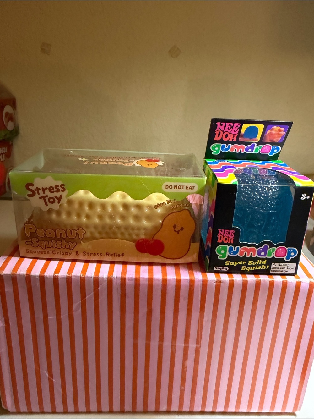 🔷🔷NeeDoh Gumdrop🔷🔷 & Peanut Squishy Stress Toy Set - Blue & Yellow. 🥜Bundle🥜